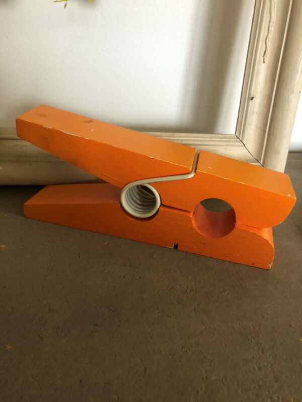 Pince en bois vintage – Image 3