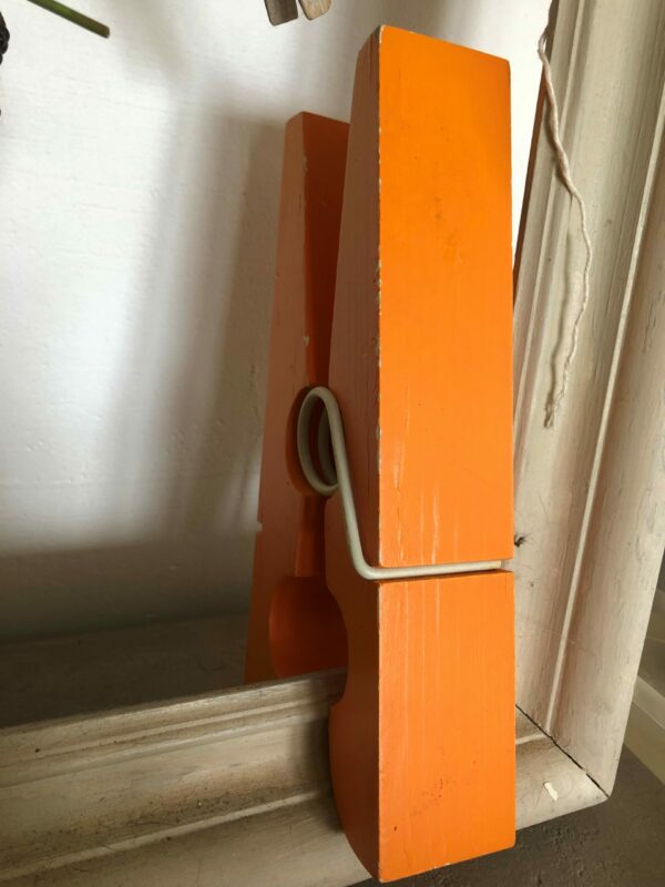 Pince en bois vintage