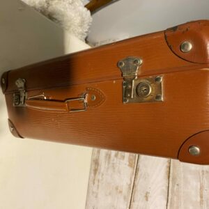 Petite valise en carton