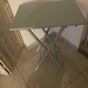 Petite table pliante en bois