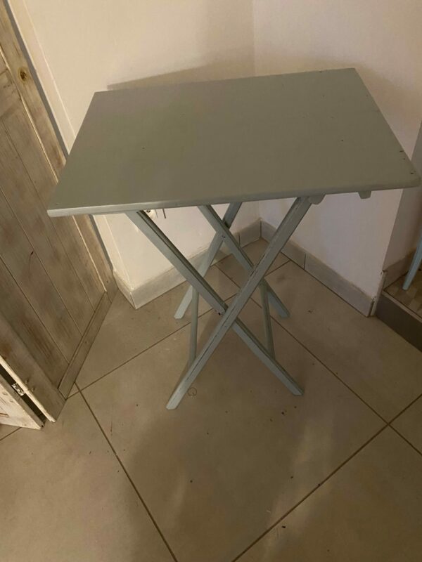 Petite table pliante en bois