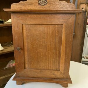 Petite armoire en chêne