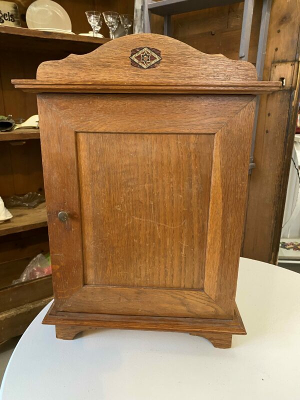 Petite armoire en chêne