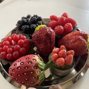 Assiette de fruits de rouge