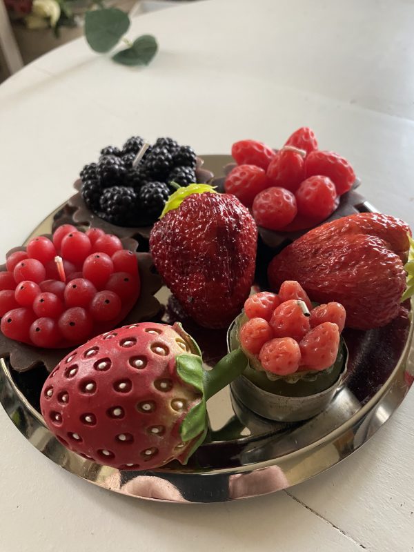 Assiette de fruits de rouge