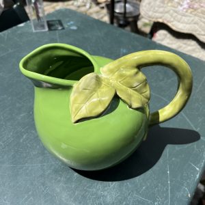 Broc en céramique barbotine