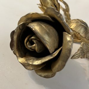 Rose ancienne en métal