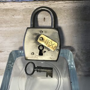 Petit cadenas ancien