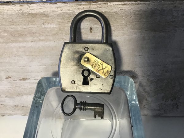 Petit cadenas ancien