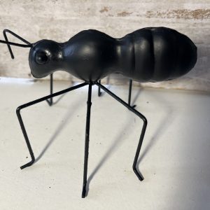 Fourmis en métal
